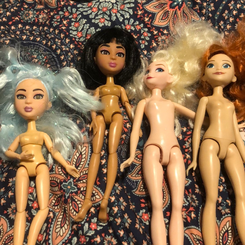 Random barbies - Picture 2 of 3